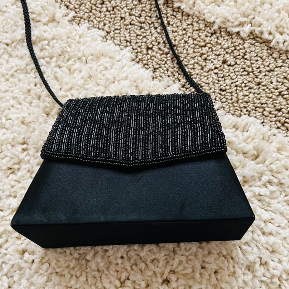 Beaded clutch - Picture 1 of 5